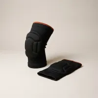 Court Knee Pads in Black #colour_black