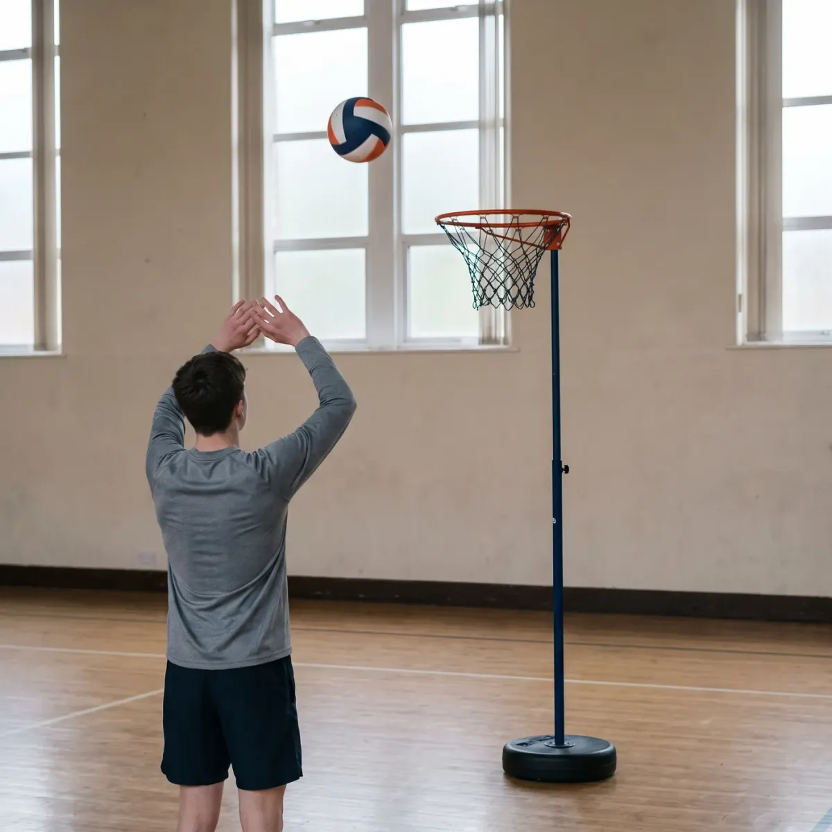 Setting practice with the target in a sports hall